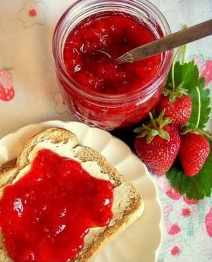 Συνταγή για την πιο εύκολη μαρμελάδα φράουλας με 3 υλικά!