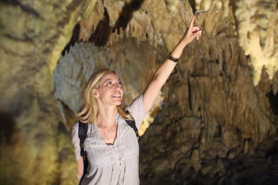 Η Μαρκέλλα Σαράιχα στα σπήλαια Διρού 