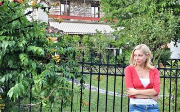 Η Μαρκέλλα Σαράιχα σε ταξιδεύει στο Μικρό Χωριό στο Καρπενήσι