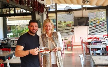 Ο Μιχάλης Γιουμουρτάς και η Μαρκέλλα Σαράιχα στις Πολίτικες Γεύσεις Χαλανδρίόυ