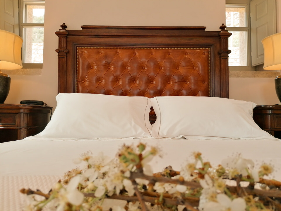 Akrolithi Boutique Hotel & Suites: Το ξενοδοχείο της Μάνης που "παντρεύει" την πολυτέλεια με την παράδοση
