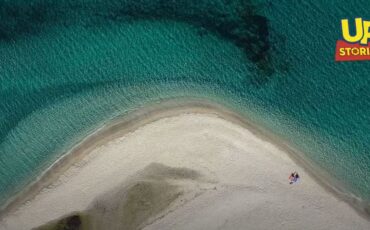 Μεγάλη Άμμος στο Μαρμάρι της Εύβοιας: Η πιο πολυσυζητημένη παραλία του φετινού καλοκαιριού από ψηλά!