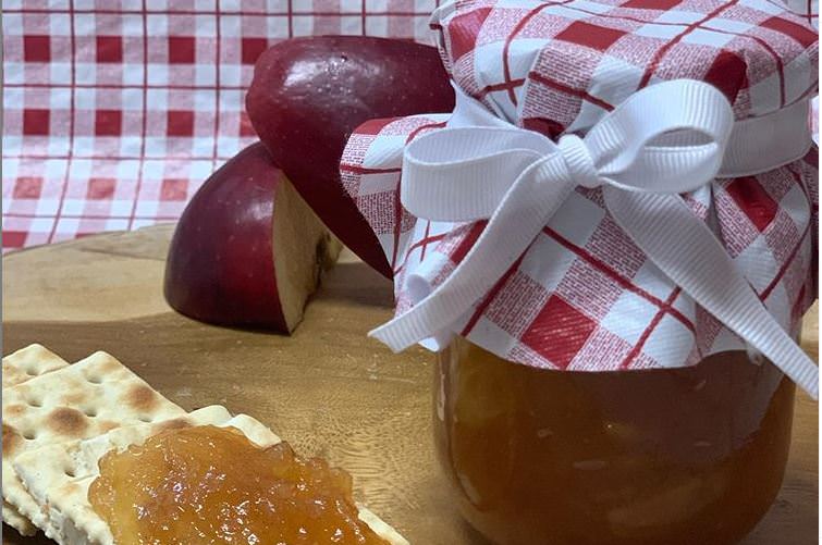 Συνταγή για σπιτική μαρμελάδα μήλου με 5 υλικά!