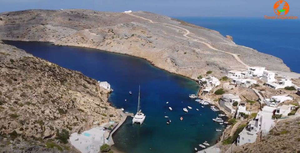 Ταξίδι στην Σίφνο: "Πετώντας" πάνω από την Χερρόνησο ένα πανέμορφο ψαροχώρι (video)