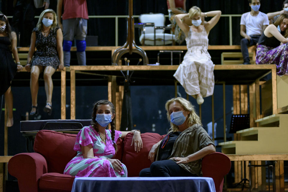 Το Τρίτο Στεφάνι σε σκηνοθεσία Κωνσταντίνου Μαρκουλάκη στο θέατρο Παλλάς (teaser-φωτό από πρόβες)