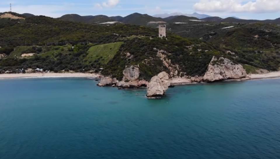 Ταξίδι στον Πύργο της Απολλωνίας με τις 3 υπέροχες παραλίες (video)