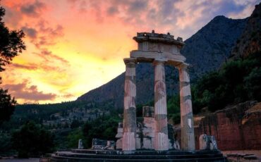 Τα μαντεία του αρχαίου κόσμου: Μια συναρπαστική περιήγηση με τον αρχαιολόγο Τάσο Παπαδόπουλο