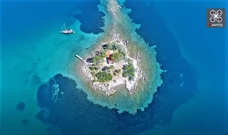 Έρως: Το ελληνικό νησάκι του έρωτα όπου γίνονται μόνο γάμοι 