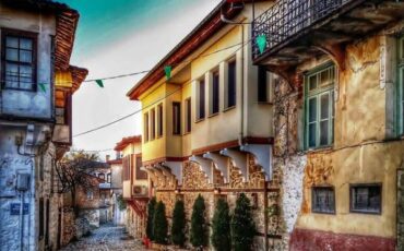 Ντολτσό: Ταξίδι στη γραφική γειτονιά της Καστοριάς