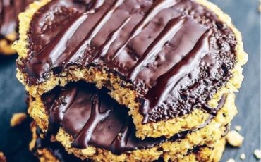 Συνταγή για μπισκότα βρώμης με επικάλυψη σοκολάτας