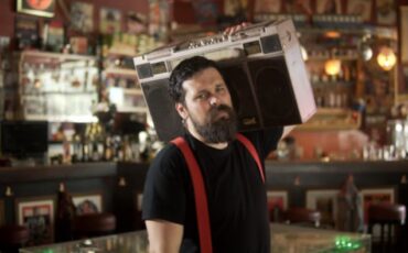 Ο Σπύρος Γραμμένος παρουσιάζει το νέο του album με τίτλο "Δισκός σας"
