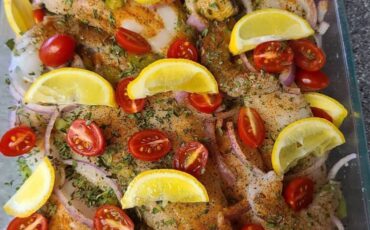 Συνταγή για ψαράκια στο φούρνο με ντομάτα και μυρωδικά
