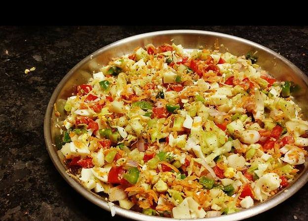 Συνταγή για καλοκαιρινή σαλάτα με αυγό και λαχανικά!