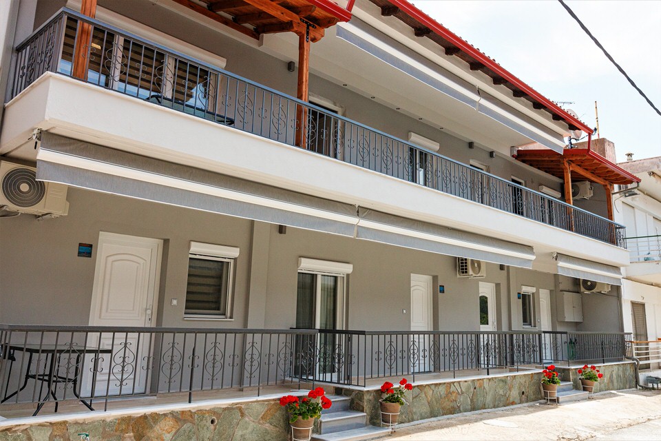 Lofos Apartments: Διαμονή στην Χαλκιδική σε πέντε ολοκαίνουργια και μοντέρνα διαμερίσματα