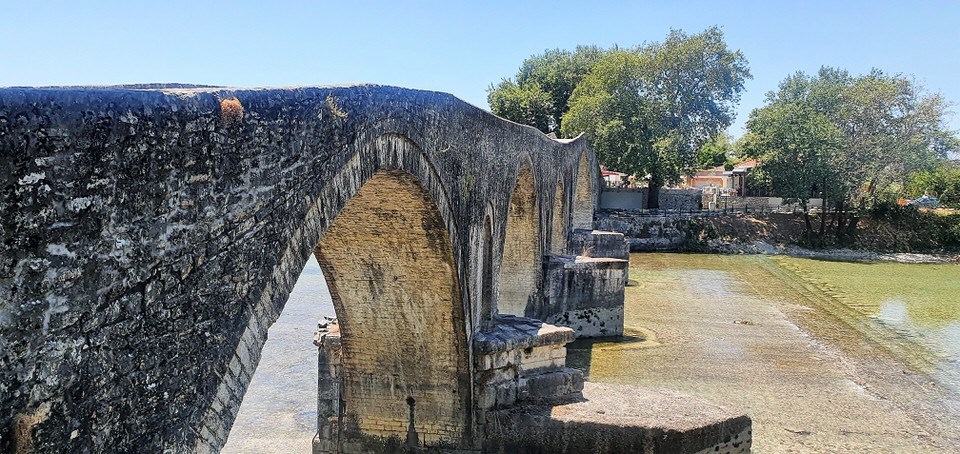 Το πέτρινο γεφύρι της Άρτας και ο θρύλος για τη θυσία της γυναίκας του πρωτομάστορα