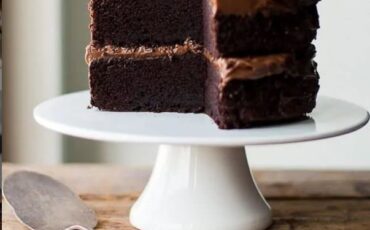 Συνταγή για κέικ σοκολάτας με δύο υλικά χωρίς αλεύρι