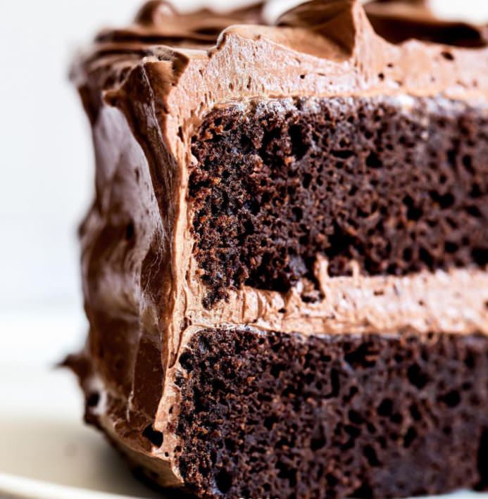Συνταγή για κέικ σοκολάτας με δύο υλικά χωρίς αλεύρι
