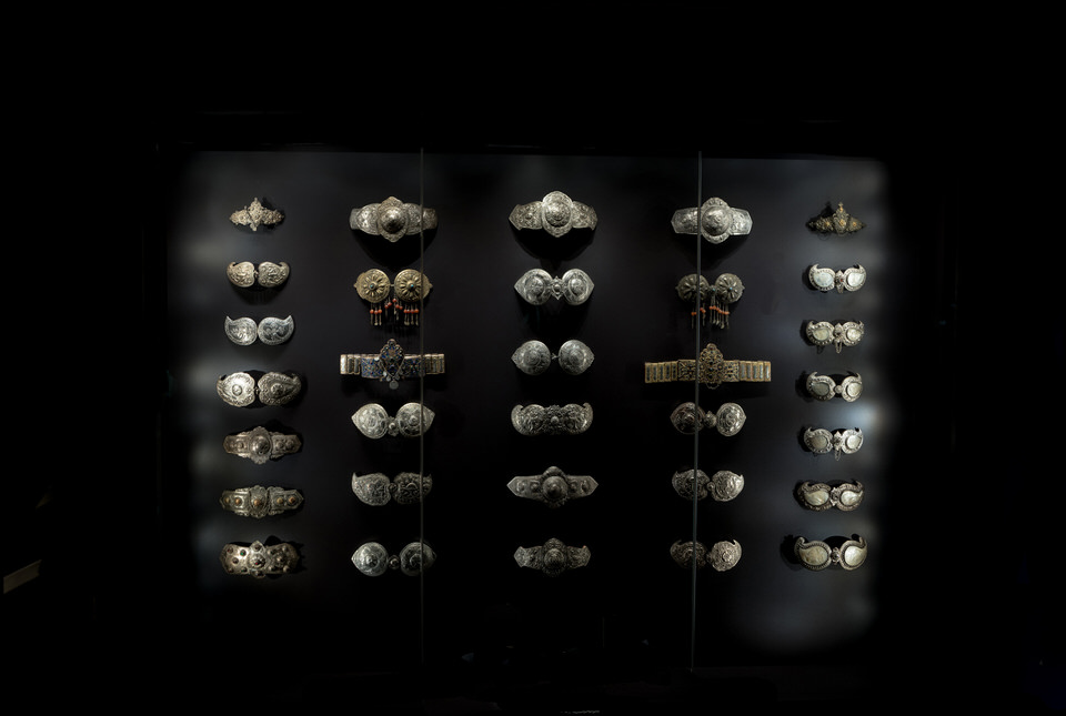 Συλλογή Ελληνικών Ενδυμασιών «Βικτωρία Γ. Καρέλια»: Ένα μουσείο-κόσμημα στην Καλαμάτα 