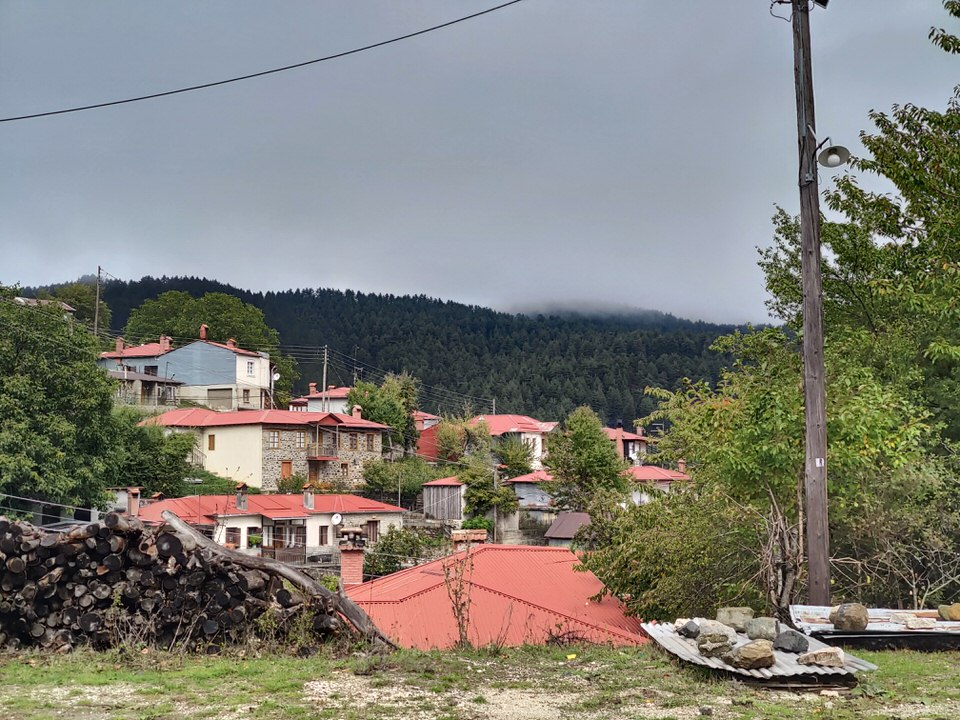 Μηλιά Μετσόβου: Ταξίδι στο ελληνικό χωριό που όλοι μιλούν για την ομορφιά του