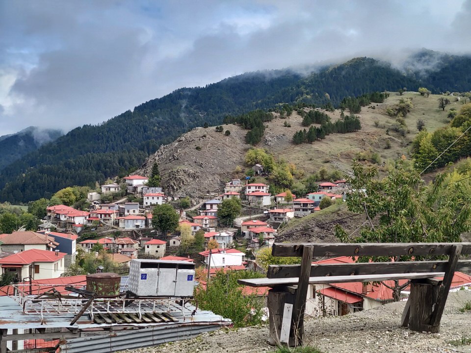 Μηλιά Μετσόβου: Ταξίδι στο ελληνικό χωριό που όλοι μιλούν για την ομορφιά του