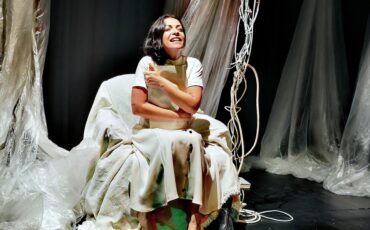 "Δεσποινίς Χάος": Από τις 14 Μαρτίου στο Faust για περιορισμένο αριθμό παραστάσεων