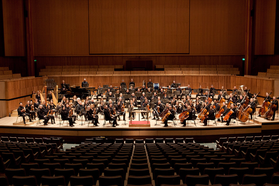 H Philharmonia Orchestra υποδέχεται τον Φιλανδό Santtu-Matias Rouvali