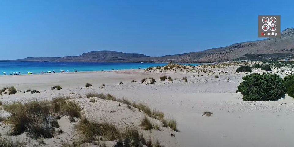 Η μικρή ελληνική "Σαχάρα": Δείτε πού βρίσκεται η κάτασπρη έρημος της Ελλάδας με την σπάνια λευκή άμμο