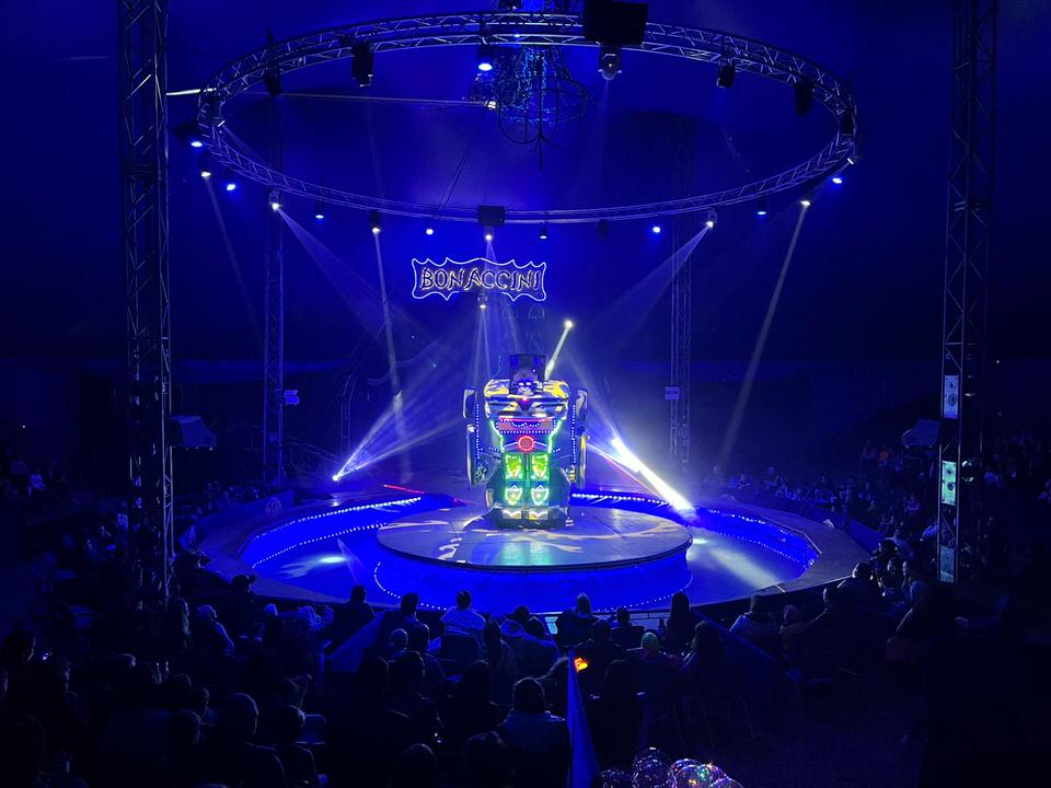 Το μεγάλο Ιταλικό Circo Acquatico Bonaccini ξεκινά τις παραστάσεις του στο Ίλιον
