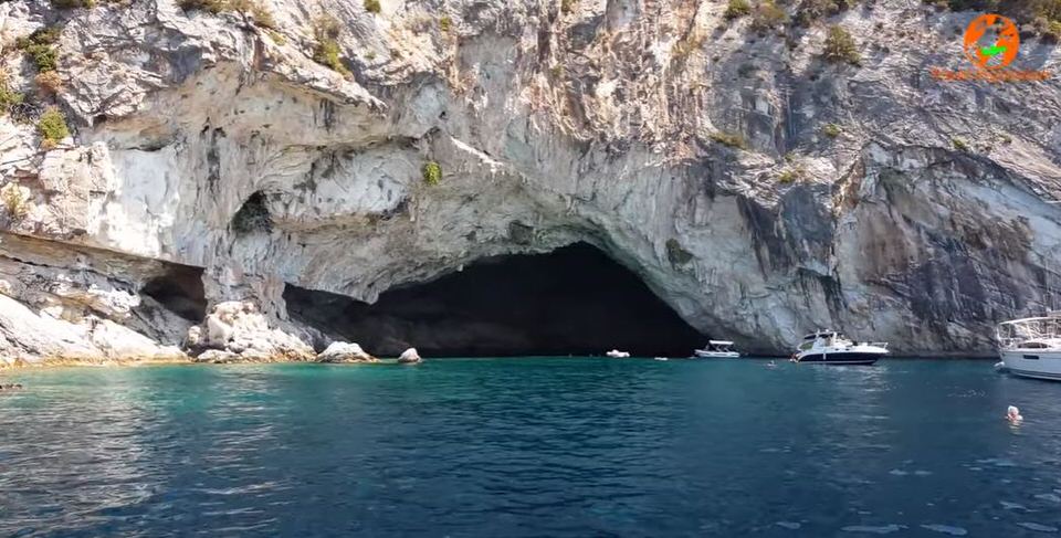 Μεγανήσι: Το νησί με τα αμέτρητα φιόρδ και τις κρυφές σπηλιές