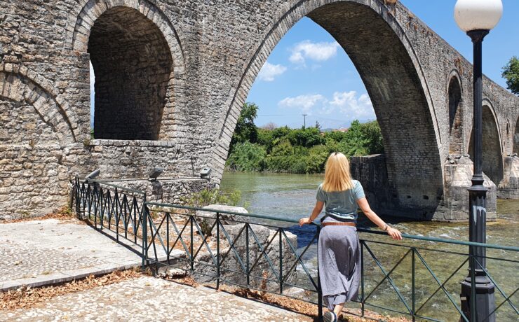 Το πέτρινο γεφύρι της Άρτας και ο θρύλος για τη θυσία της γυναίκας του πρωτομάστορα