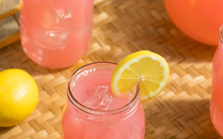 Συνταγή για την πιο ινσταγραμική ροζ λεμονάδα!
