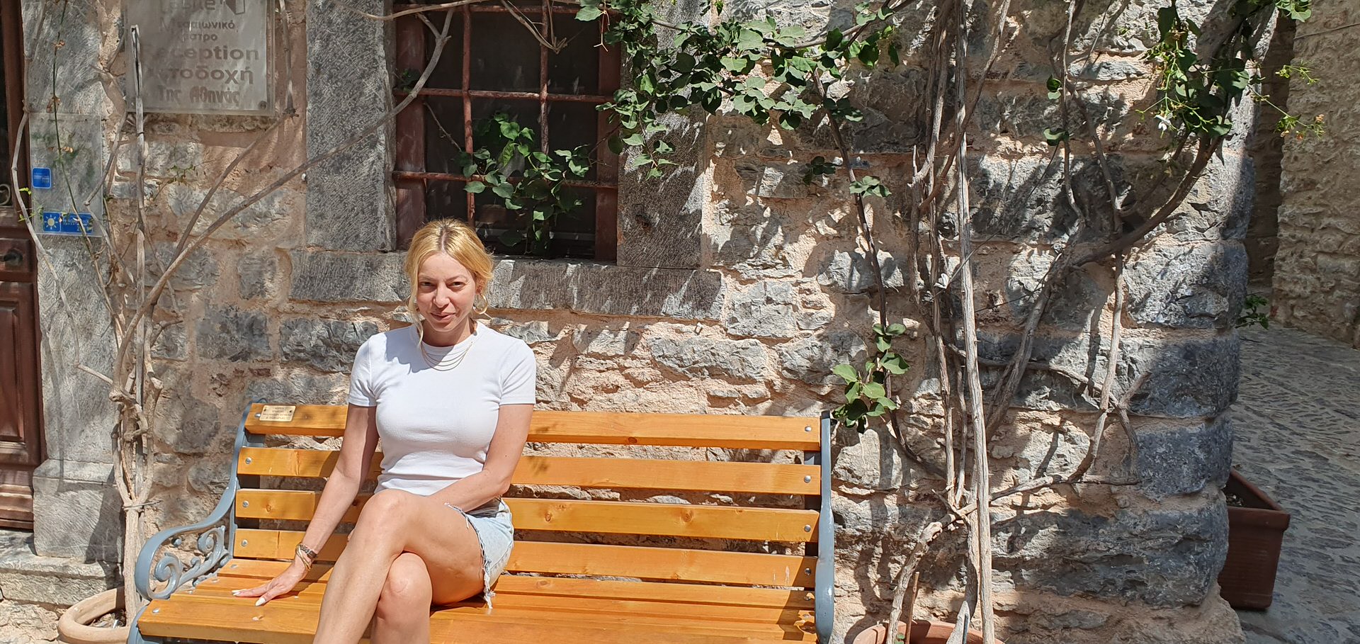 Μεστά: Το travelgirl.gr κάνει οδοιπορικό στο δημοφιλές μεσαιωνικό χωριό της Χίου