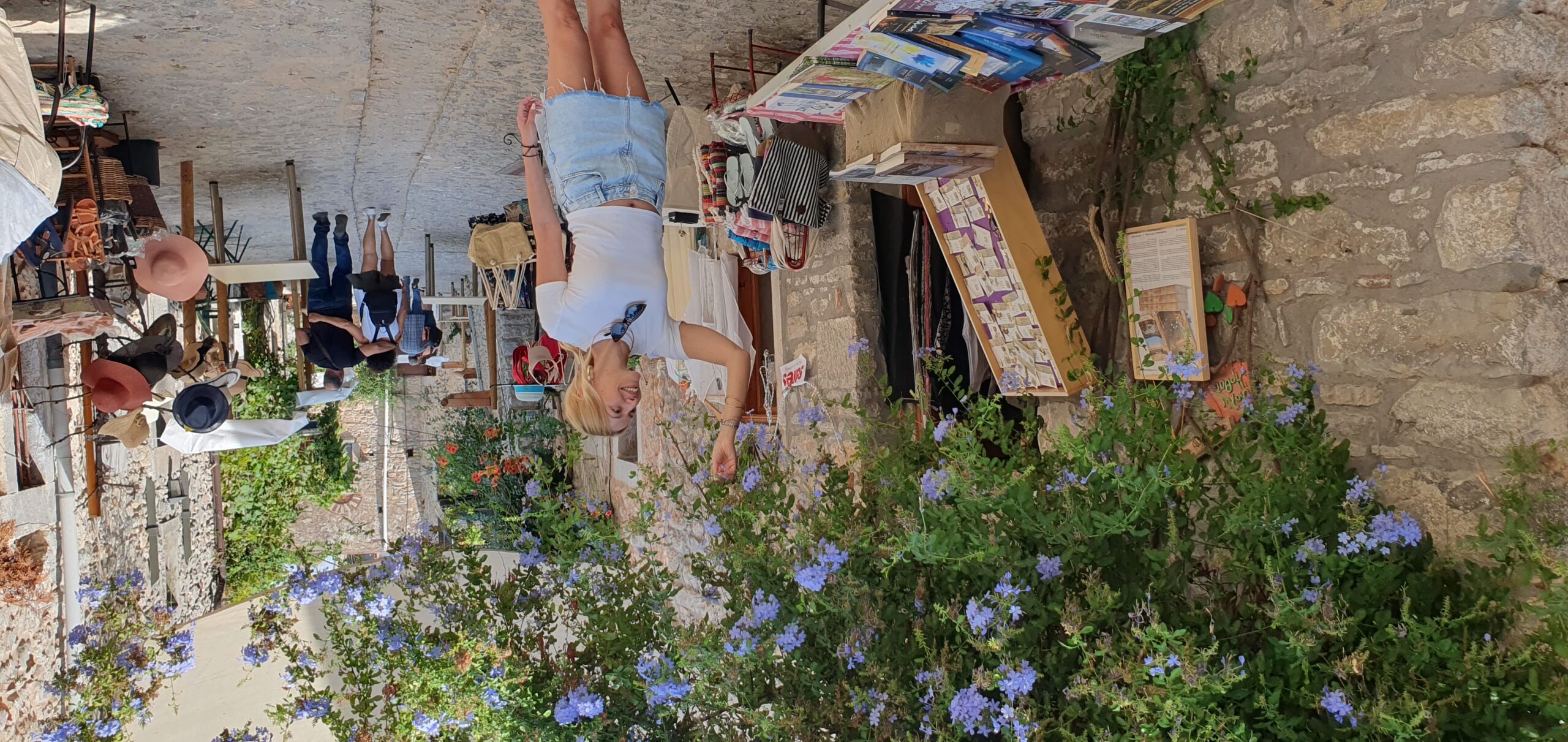 Μεστά: Το travelgirl.gr κάνει οδοιπορικό στο δημοφιλές μεσαιωνικό χωριό της Χίου