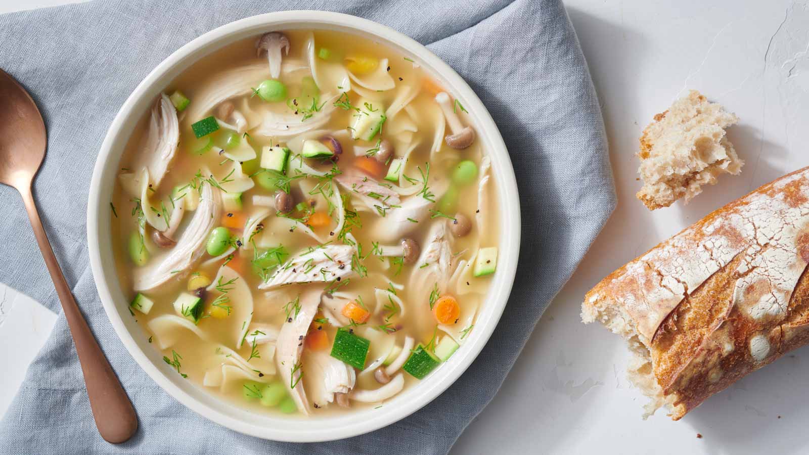 Συνταγή για την πιο εύκολη και θρεπτική κοτόσουπα!