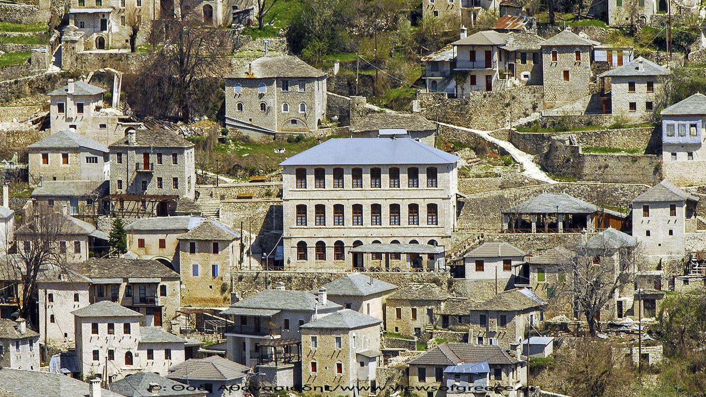 Συρράκο: Ταξίδι στο χωριό των Ιωαννίνων με τα πέτρινα γεφύρια και τα μοναδικά καλντερίμια