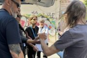 Κοινή δράση της Ομάδας Streetwork του ΟΚΑΝΑ με ομάδα εθελοντών – Η στήριξη του Γρηγόρη Δημητριάδη